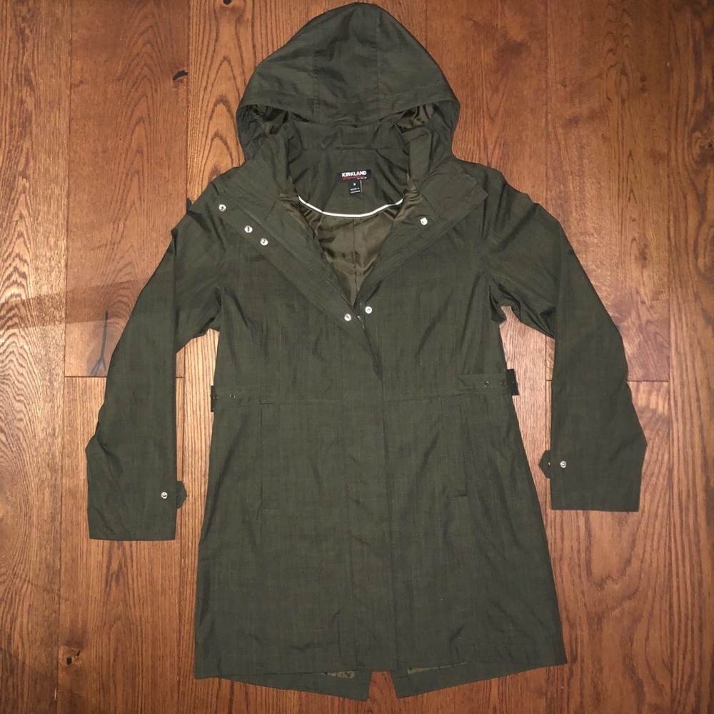 Green trench coat 🦖